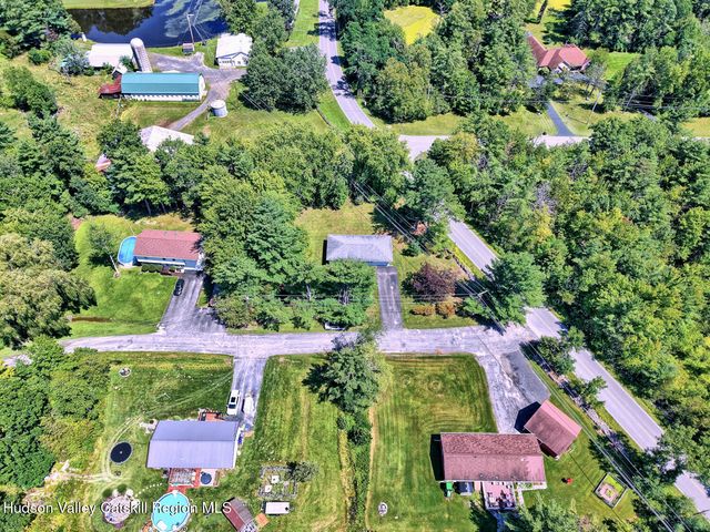 8 Autumn Lane, Freehold, NY 12431
