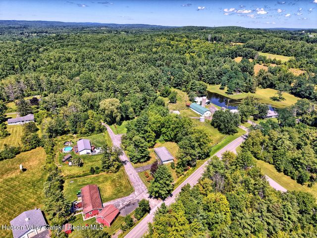 8 Autumn Lane, Freehold, NY 12431