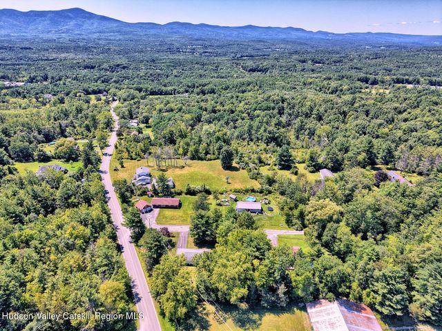 8 Autumn Lane, Freehold, NY 12431
