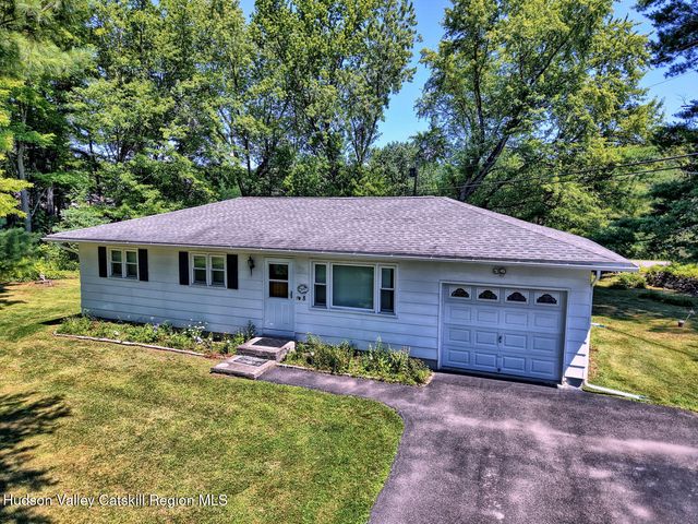 8 Autumn Lane, Freehold, NY 12431
