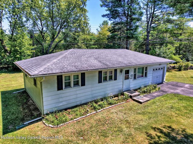 8 Autumn Lane, Freehold, NY 12431