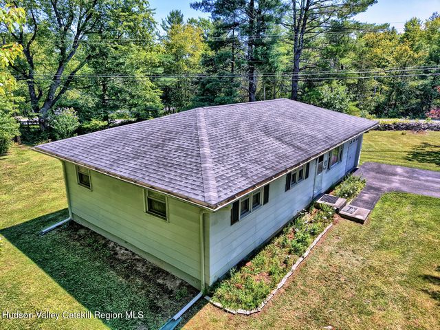 8 Autumn Lane, Freehold, NY 12431