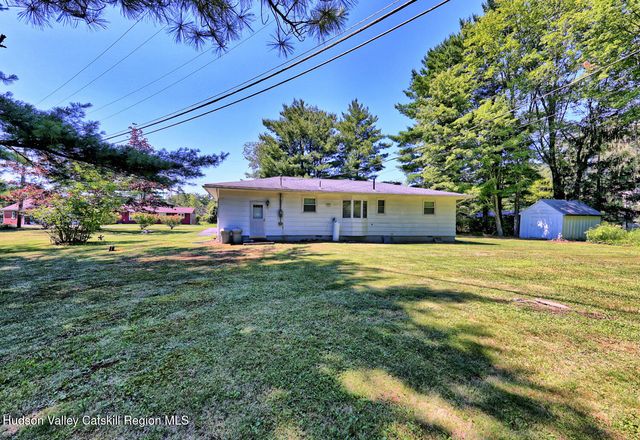 8 Autumn Lane, Freehold, NY 12431