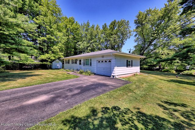 8 Autumn Lane, Freehold, NY 12431