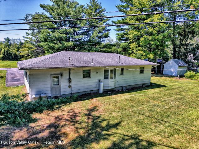 8 Autumn Lane, Freehold, NY 12431