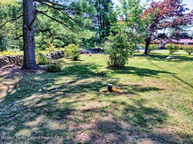 8 Autumn Lane, Freehold, NY 12431