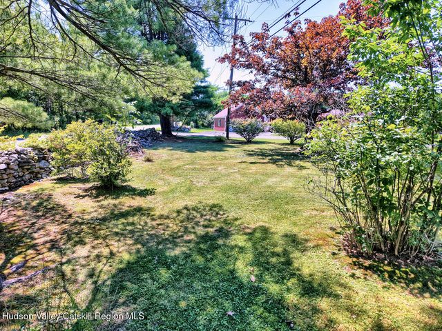 8 Autumn Lane, Freehold, NY 12431