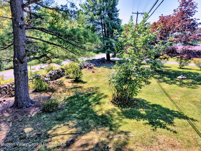 8 Autumn Lane, Freehold, NY 12431