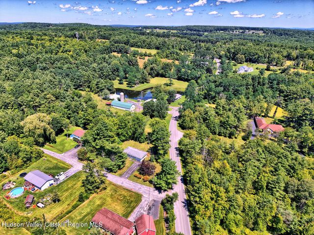 8 Autumn Lane, Freehold, NY 12431