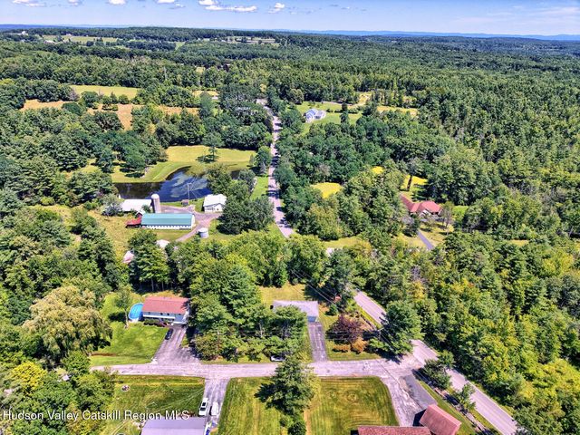 8 Autumn Lane, Freehold, NY 12431
