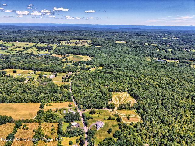 8 Autumn Lane, Freehold, NY 12431
