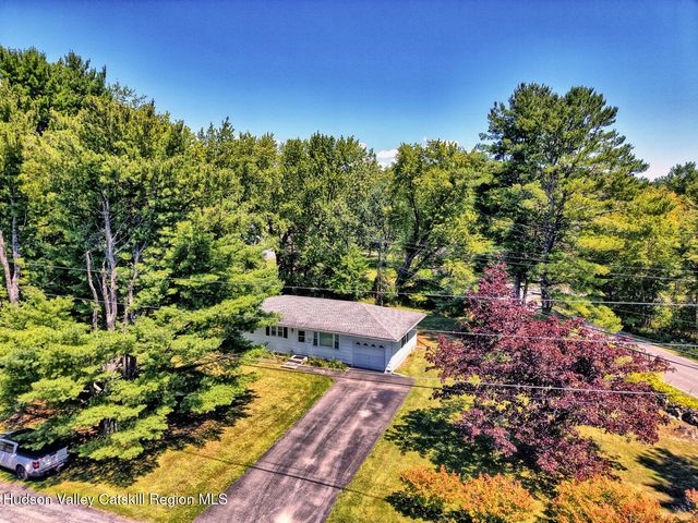 8 Autumn Lane, Freehold, NY 12431