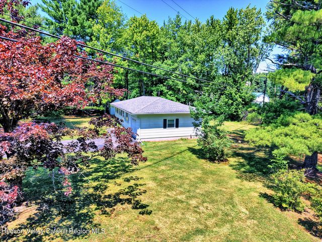 8 Autumn Lane, Freehold, NY 12431