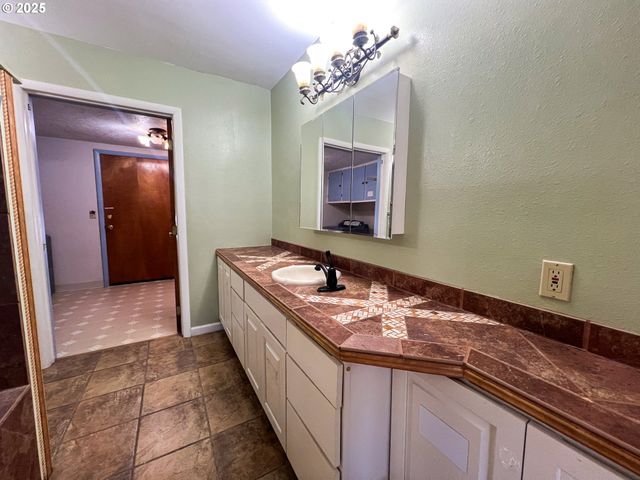 314 Nw 3RD Ave, John Day, OR 97845