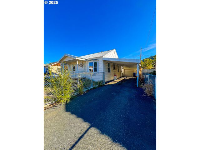 314 Nw 3RD Ave, John Day, OR 97845