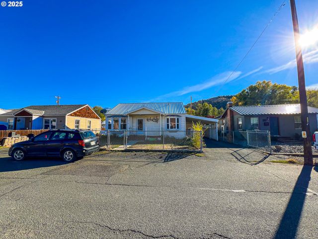 314 Nw 3RD Ave, John Day, OR 97845