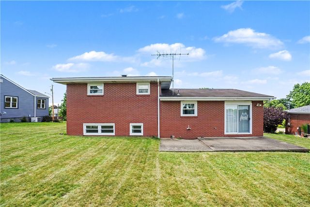 2107 Lynwood Dr, Hopewell Twp, PA 15001