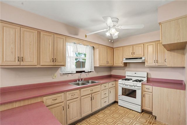 2107 Lynwood Dr, Hopewell Twp, PA 15001