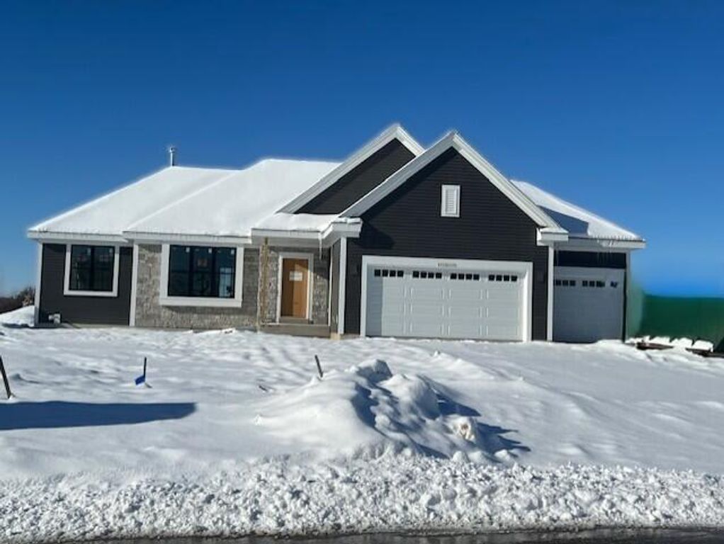 W251N2437 Valleyview CIRCLE, Pewaukee, WI 53072