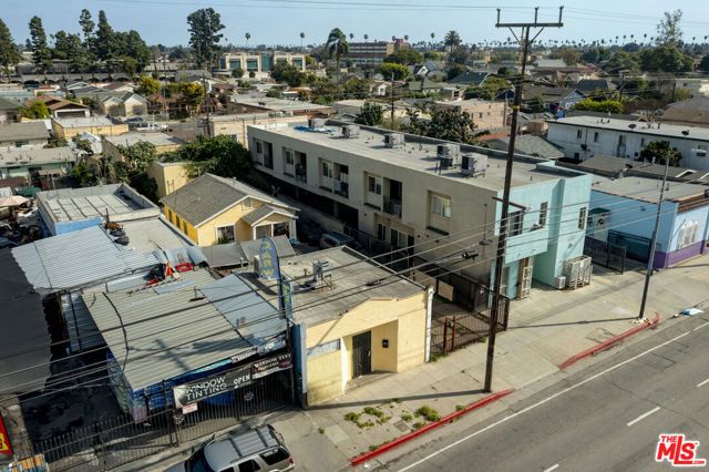 6804 S Hoover Street, Los Angeles, CA 90044