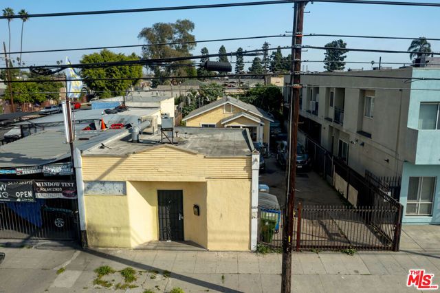 6804 S Hoover Street, Los Angeles, CA 90044