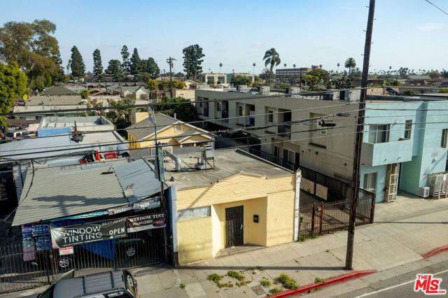 6804 S Hoover Street, Los Angeles, CA 90044