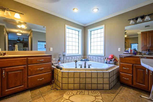 5 Jacob Lane, Cave City, AR 72521