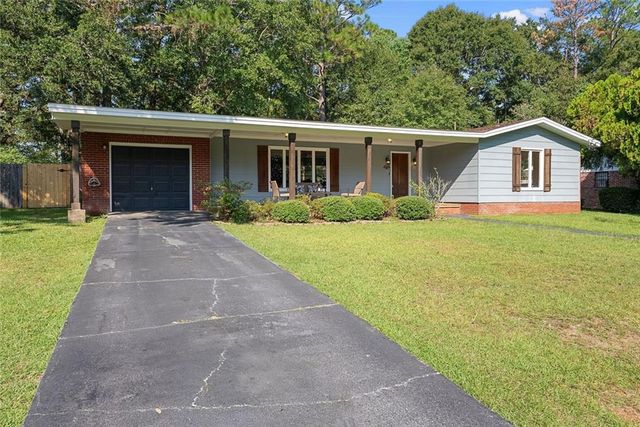1019 St Moritz Drive W, Mobile, AL 36608