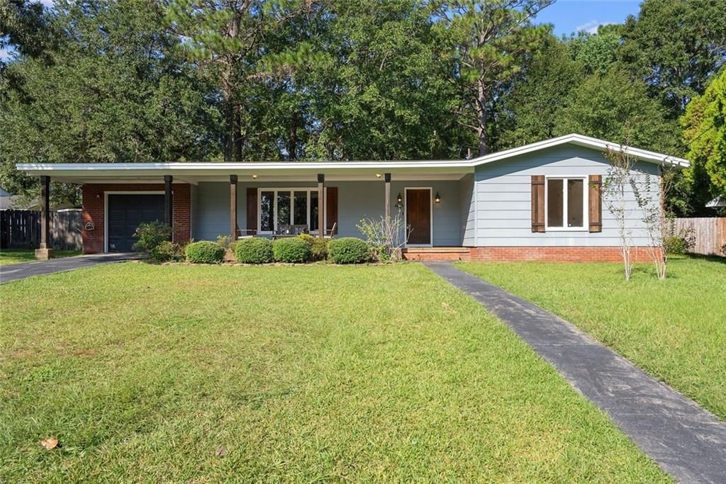1019 St Moritz Drive W, Mobile, AL 36608