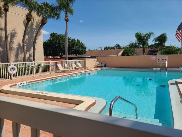 2763 WOODGATE LANE 207, Sarasota, FL 34231