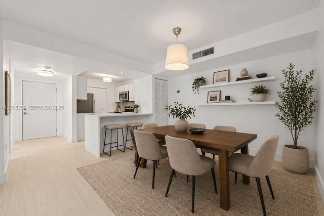 903 NE 199th ST 104, Miami, FL 33179