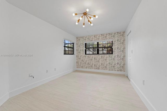 903 NE 199th ST 104, Miami, FL 33179