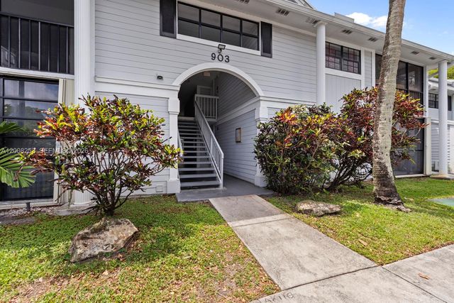 903 NE 199th ST 104, Miami, FL 33179