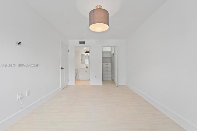 903 NE 199th ST 104, Miami, FL 33179