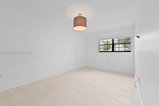 903 NE 199th ST 104, Miami, FL 33179