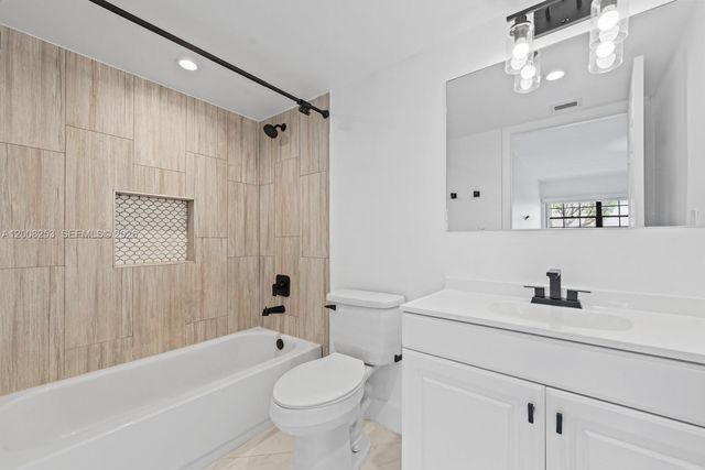 903 NE 199th ST 104, Miami, FL 33179