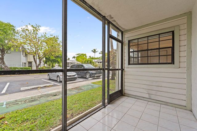 903 NE 199th ST 104, Miami, FL 33179