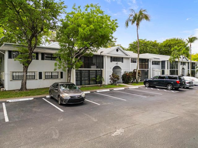 903 NE 199th ST 104, Miami, FL 33179