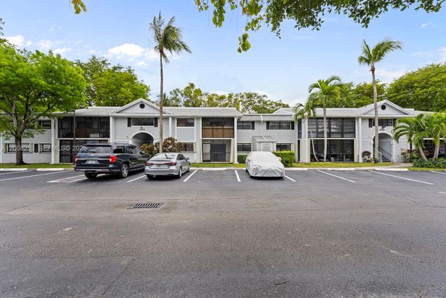 903 NE 199th ST 104, Miami, FL 33179