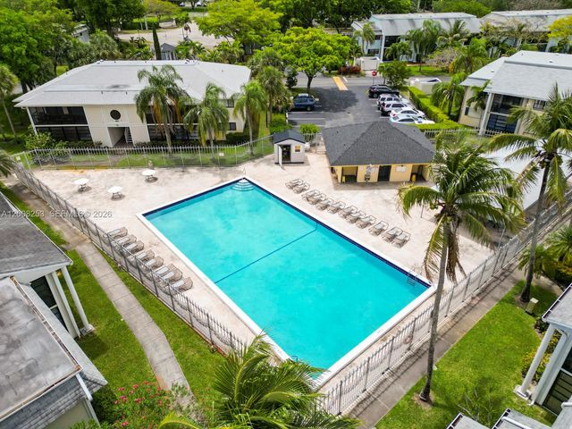 903 NE 199th ST 104, Miami, FL 33179