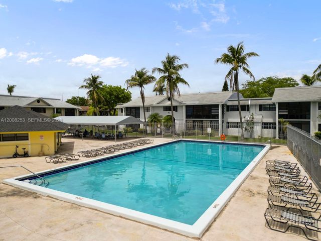 903 NE 199th ST 104, Miami, FL 33179