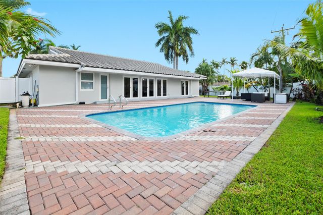 21100 Highland Lakes Blvd, Miami, FL 33179