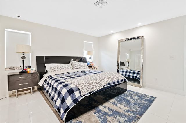 21100 Highland Lakes Blvd, Miami, FL 33179