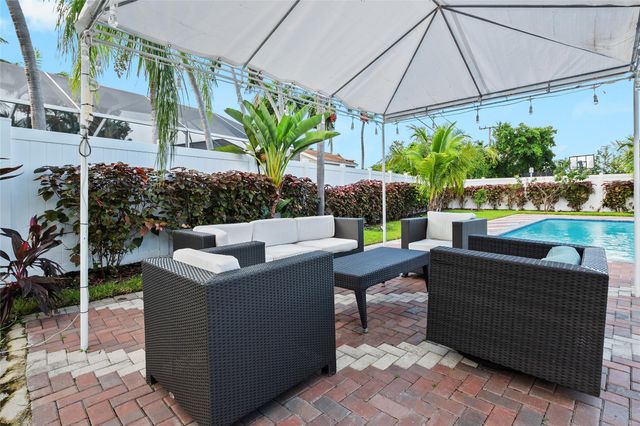 21100 Highland Lakes Blvd, Miami, FL 33179