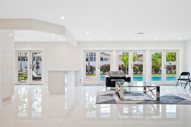 21100 Highland Lakes Blvd, Miami, FL 33179