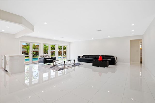 21100 Highland Lakes Blvd, Miami, FL 33179