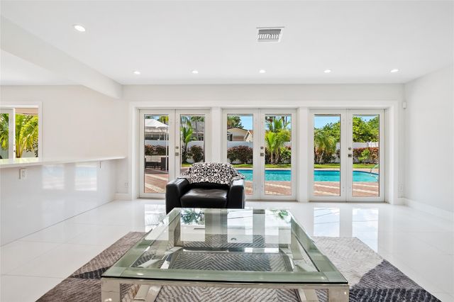 21100 Highland Lakes Blvd, Miami, FL 33179