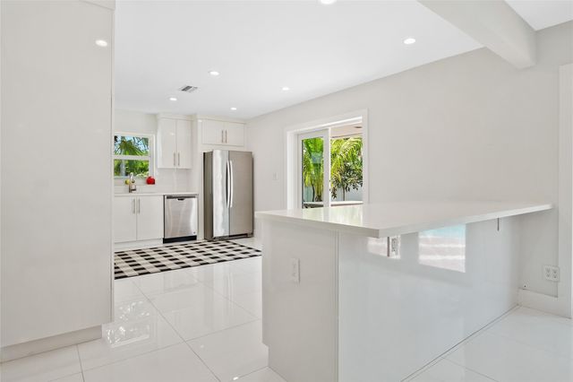 21100 Highland Lakes Blvd, Miami, FL 33179