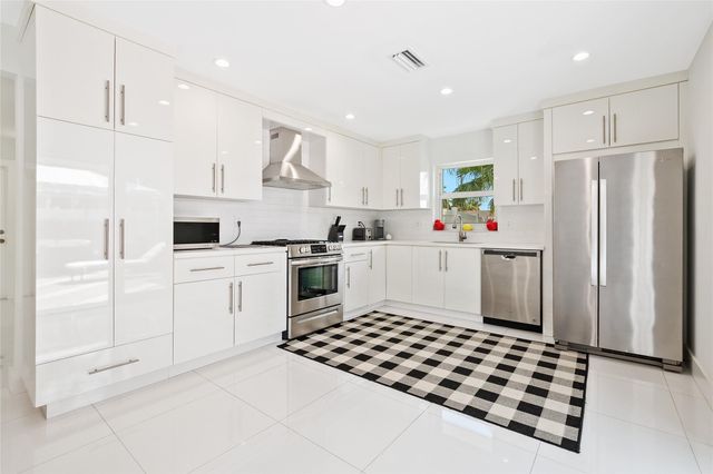 21100 Highland Lakes Blvd, Miami, FL 33179