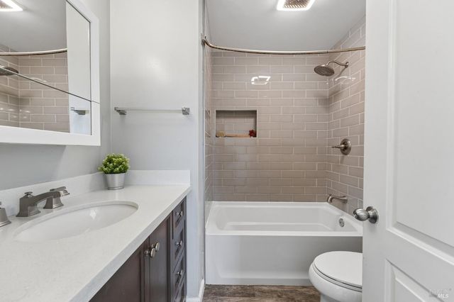 2120 Elliott Dr, American Canyon, CA 94503